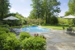 Irregular patios to flatter your poolside